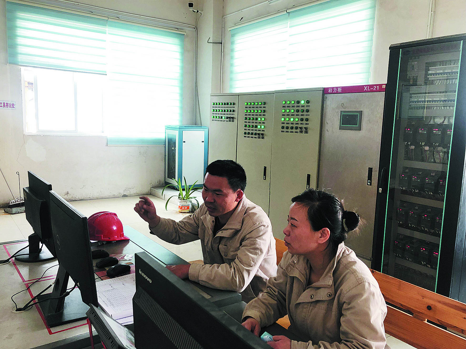 s给操作人员讲解注意事项_meitu_1.jpg s给操作人员讲解注意事项_meitu_1.jpg