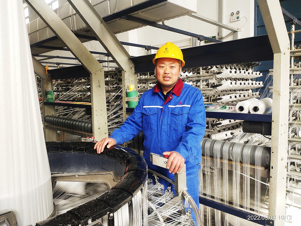 2021年度集团劳动模范、山东杏彩体育塑编厂维修工张西芳张西芳.jpg 2021年度集团劳动模范、山东杏彩体育塑编厂维修工张西芳张西芳.jpg