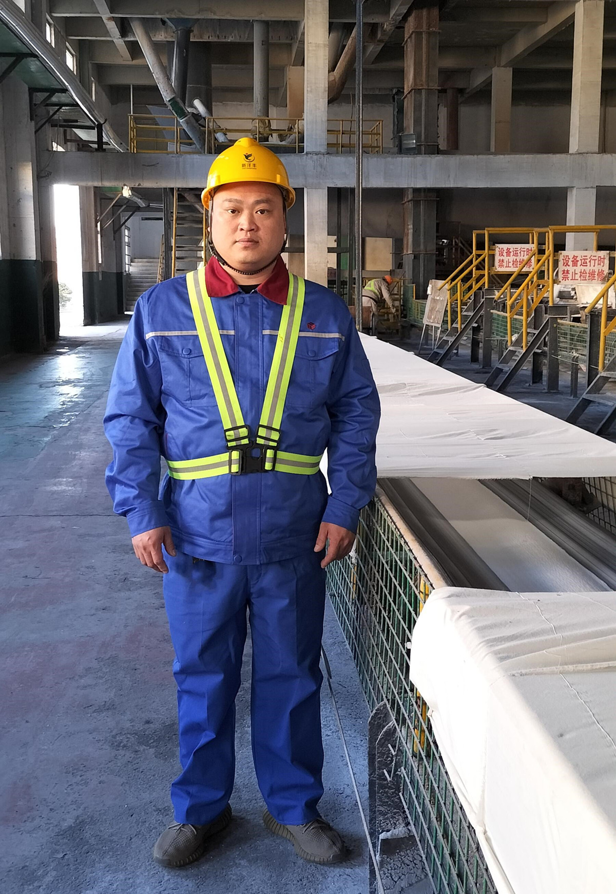 2021年度集团劳动模范、河北杏彩体育原料管理员林岩.jpg 2021年度集团劳动模范、河北杏彩体育原料管理员林岩.jpg